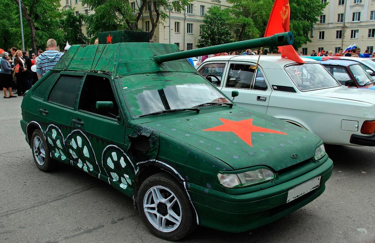 Автомобили, украшенные к 9 мая. Картинка с сайта Яндекс.Картинки