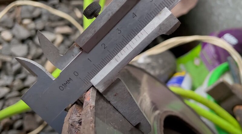 Толщина этого тормозного диска 19,7-19,8 мм - его нужно менять, толщина меньше минимально допустимой