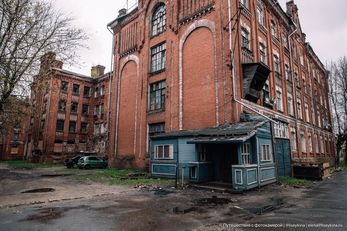 Деревянная пристройка появилась во время съемок фильма "Перед рассветом".