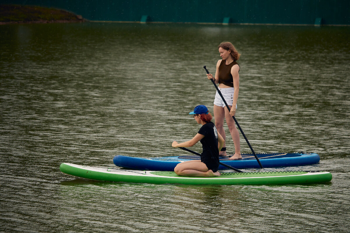 Если получится, отправляйтесь на озеро Лебяжье и покатайтесь на сапбордах