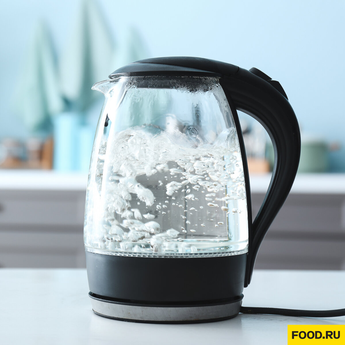 Пить только кипяченую воду. Горячая вода в чайнике. Питье кипяченой воды. Кипяченая вода фото. Кипяченая вода ребенку.