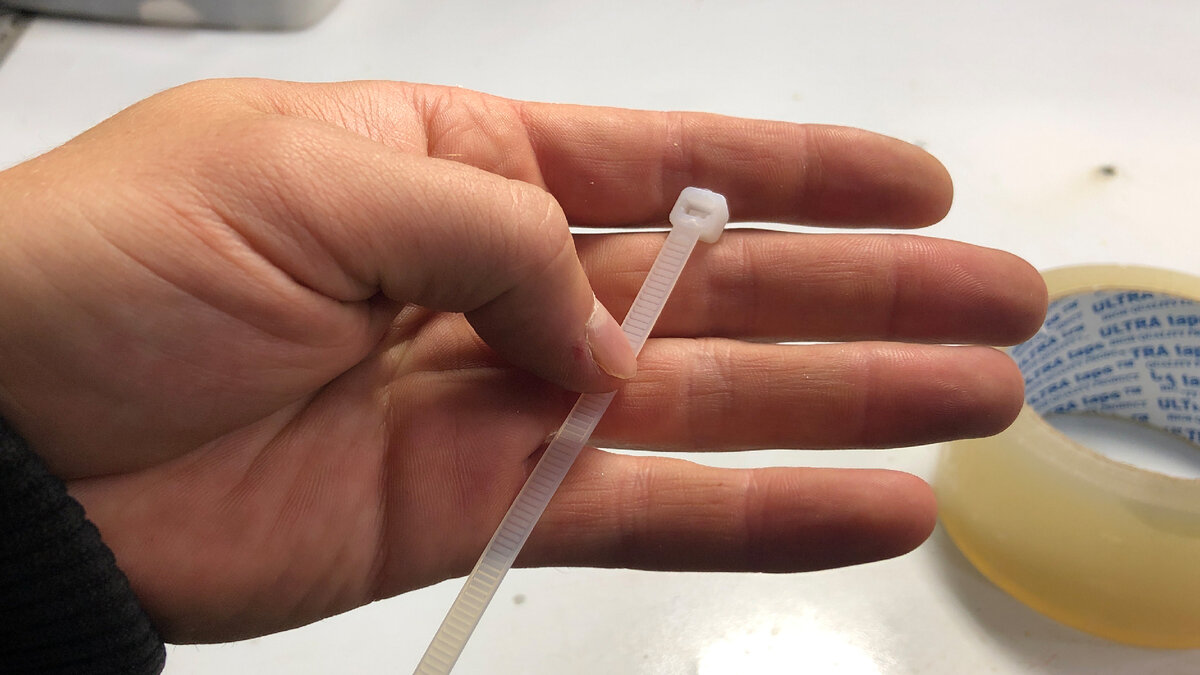 Вот такие. Покупал в Леруа-Мерлен самые дорогие. Удобные и мягкие. Не ломаются и не рвутся. 