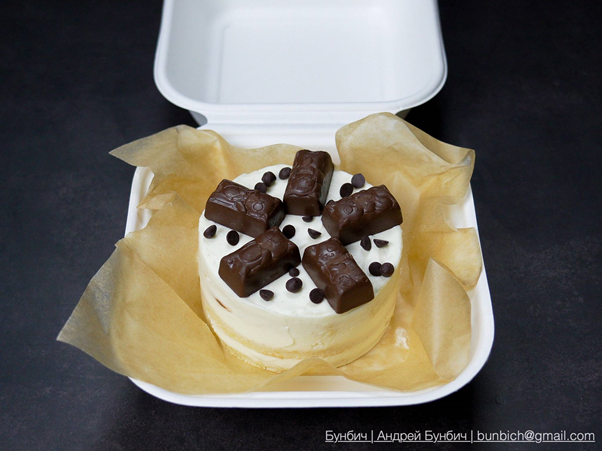 Конфеты отлично смотрятся на модных нынче "бенто-тортах"