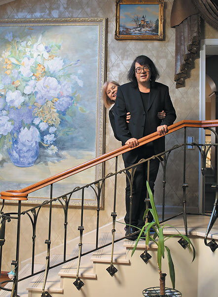 Игорь Корнелюк единожды женат и почти 40 лет счастлив с женой Мариной. Фото Яндекс.Картинки.