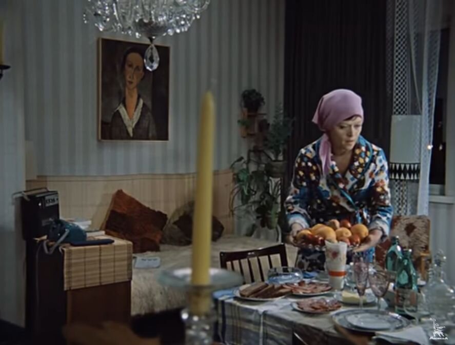 Кадр из фильма "Служебный роман" (1977).