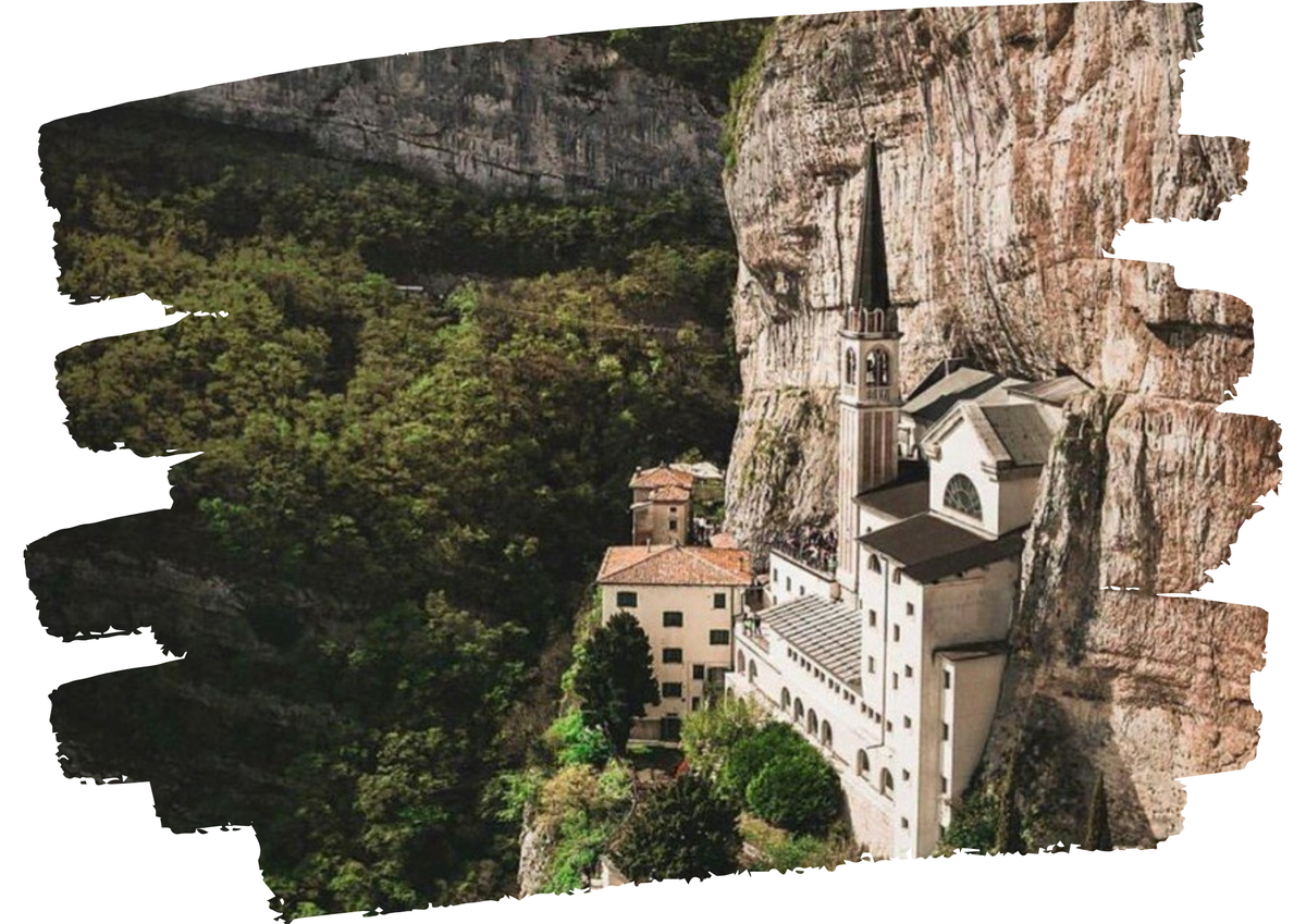 Храм в скале, Madonna Della Corona, Италия | Дом с принтом | Дзен