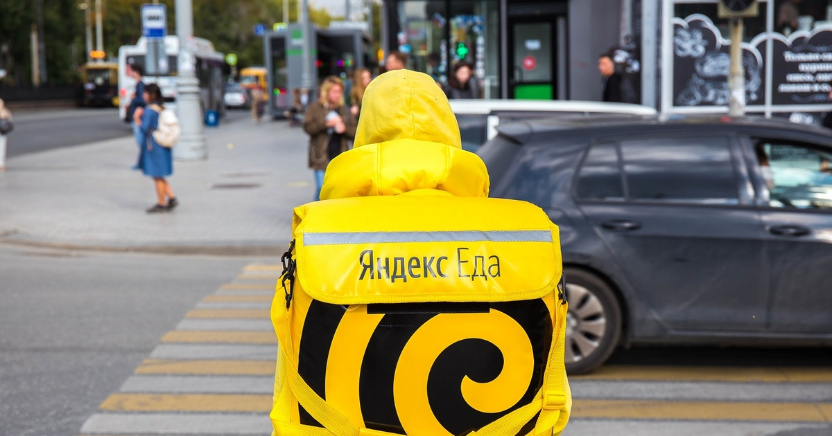 пеший курьер воронеж. яндекс еда креатив. курьер яндекс еда. пеший курьер воронеж. курьер яндекс еда.