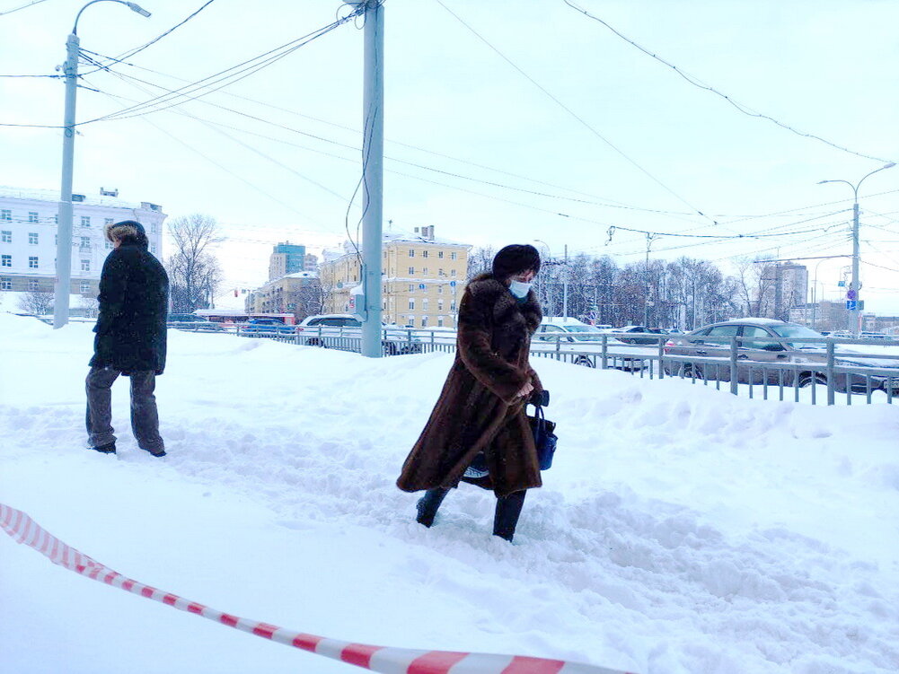 Площадь Лядова и улица Белинского. Нога человека тут ступала, а вот лопата дворника нет