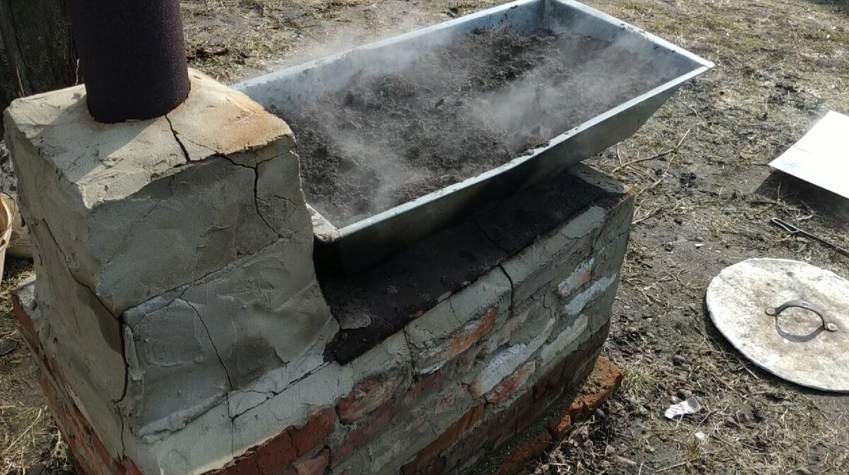 Один из этапов подготовки грунта своими руками.