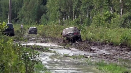 Таксист на Волге уделывает внедорожники. Бездорожье. УАЗ, Хантер, Патриот, Нива, Patrol Duster