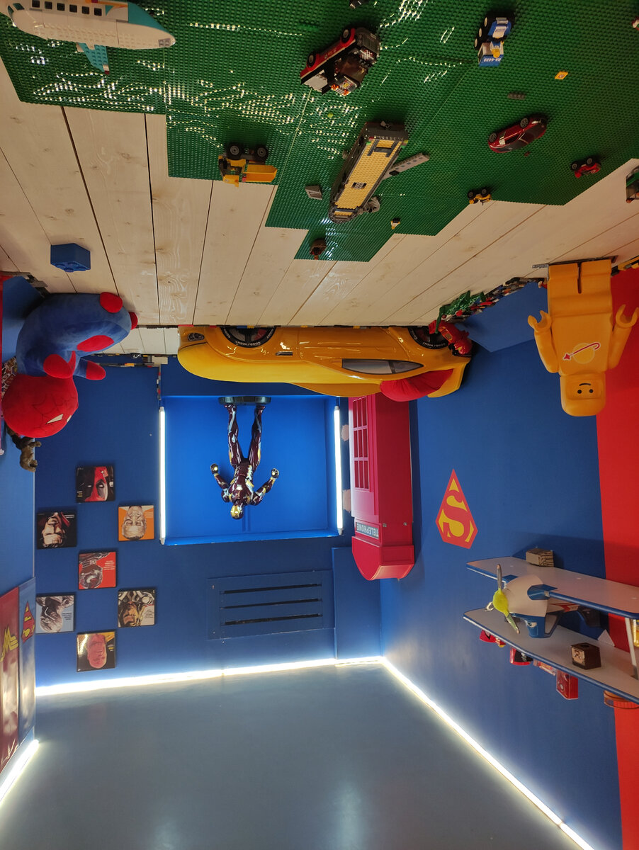 Одна из комнат в таком доме.