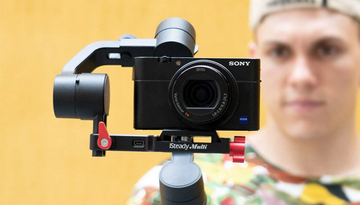 Стаб прекрасно справляется с Sony RX100 и схожими компактными аппаратами. Фотография: review-hub.co.uk