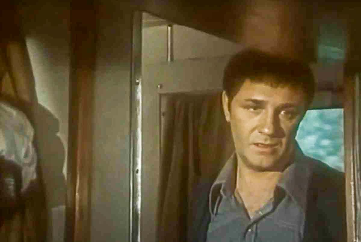 Кадр из фильма "Мы нижеподписавшиеся". Леонид Куравлёв в роли главного диспетчера СМУ Лёни Шиндина