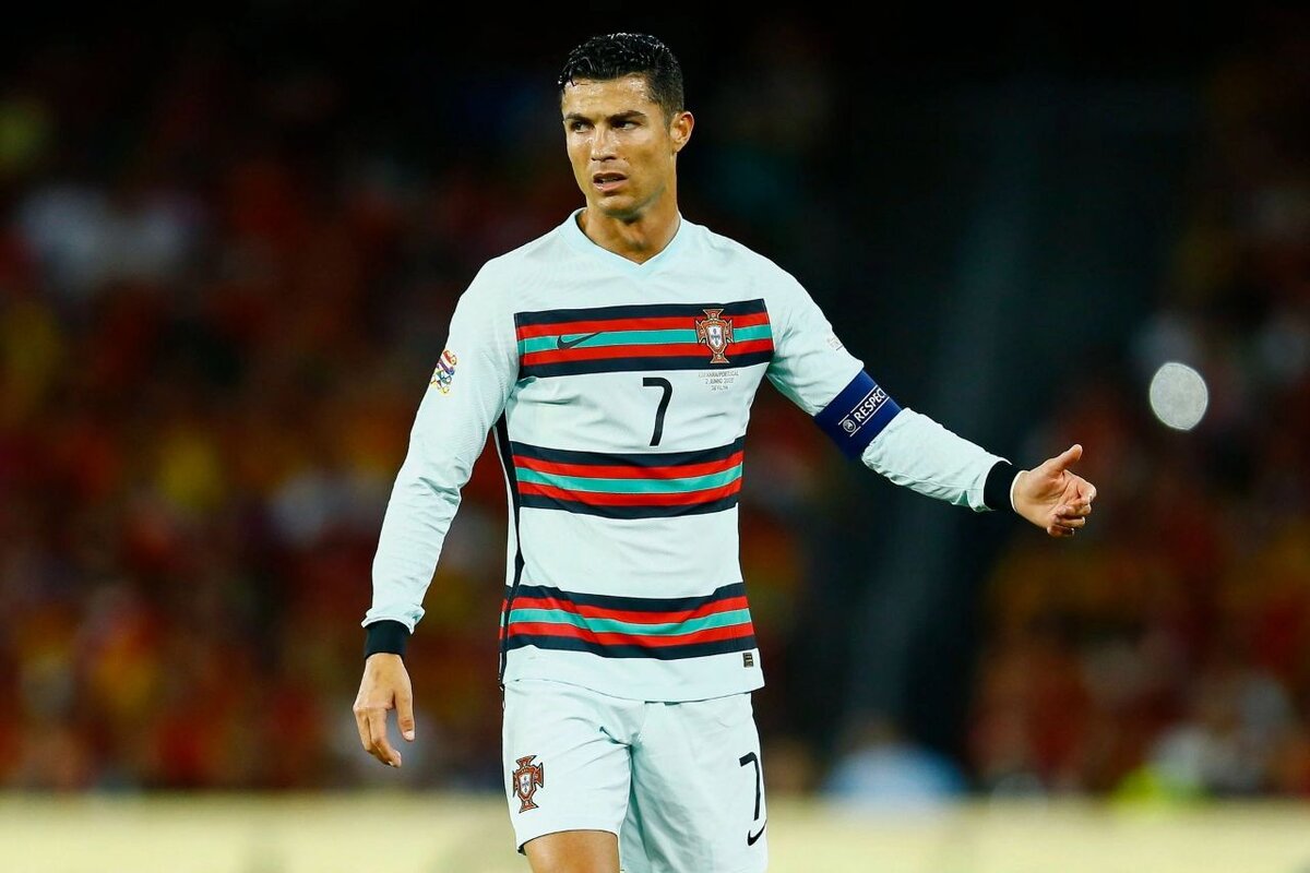 😥🇵🇹 Роналду 5 матчей не забивает за сборную Португалии. В октябре был хет-трик Люксембургу.

Возраст уже берёт своё? 🤔