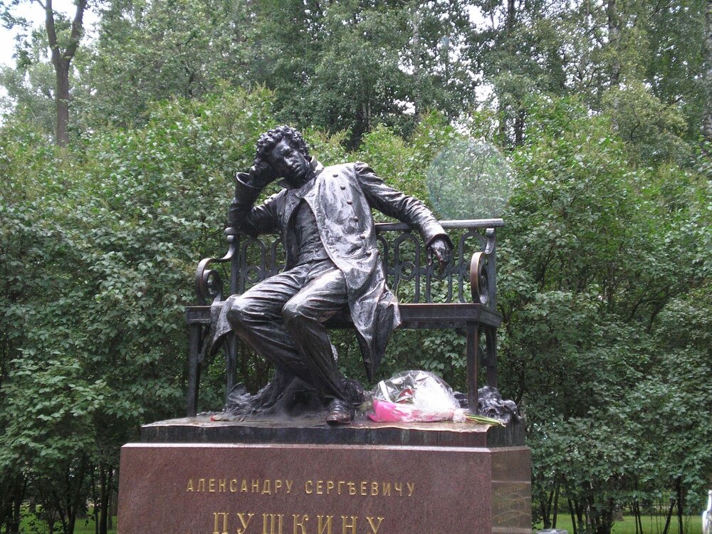 Памятник пушкину в городе пушкин. Пушкин Царское село памятник Пушкину. Памятники в Царском селе. Памятник Пушкину в Царском селе.