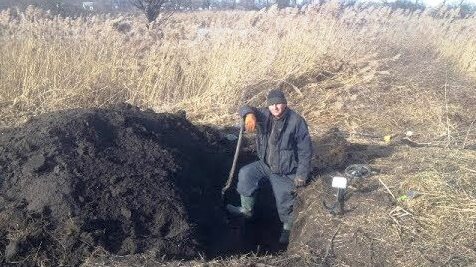 Нашел не берегу реки большой клад серебра средних веков