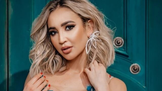 Ольга Бузова сейчас в Африке на съемках. Фото: соцсети Ольги Бузовой