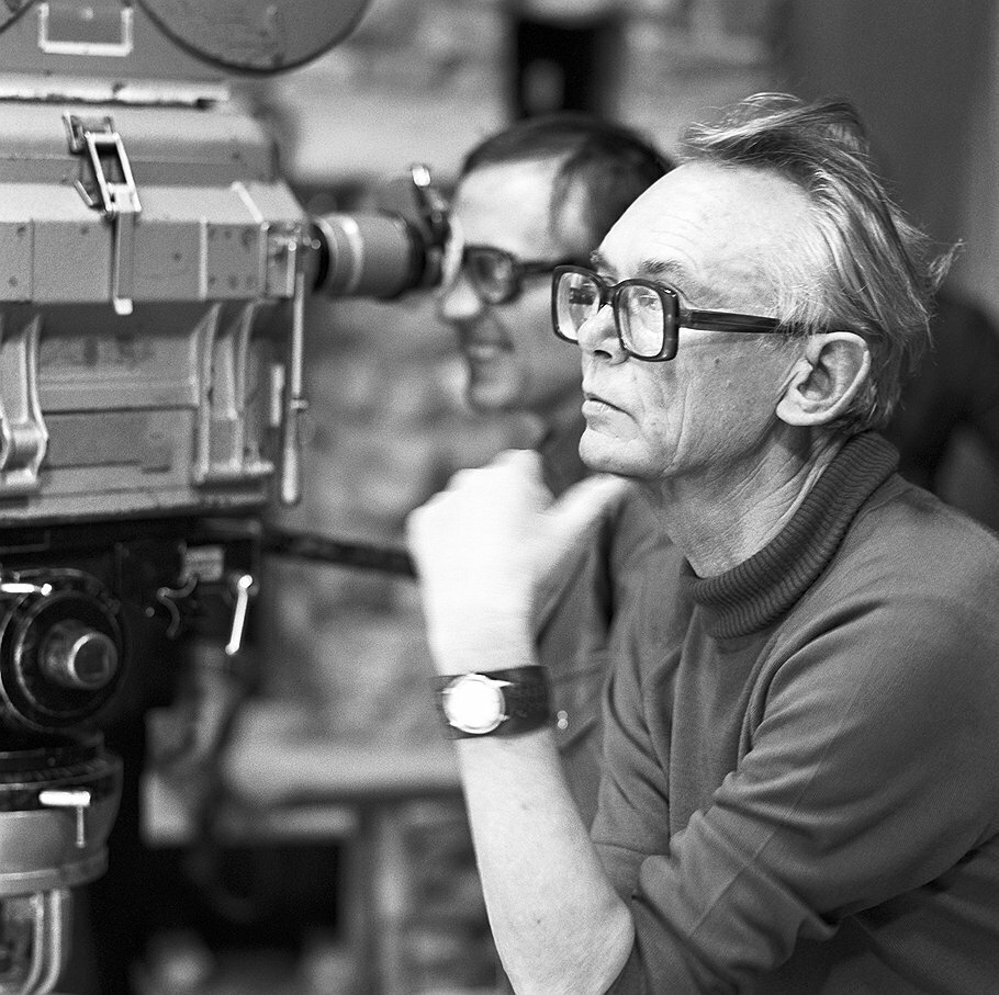 Гайдай придумал сагу и снимал её последовательно.