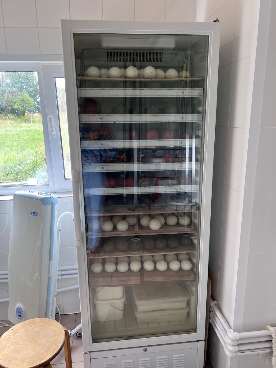 Ассортимент сыра на сыроварне