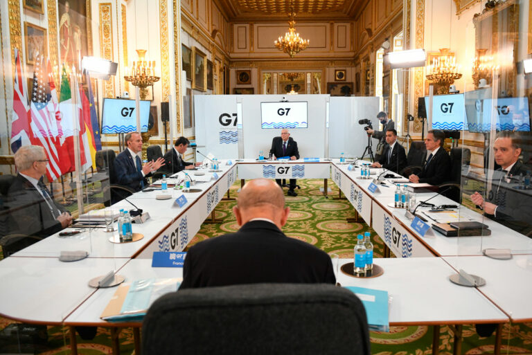 Министры финансов G7 на встрече одобрили план по ограничению цен на российскую нефть 