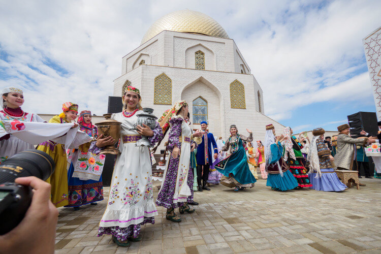 Продолжает работу программа «1001 удовольствие за выходные: отдыхай в родном Татарстане». Сюда входит 10 туристических маршрутов — Великий Болгар, Богатые Сабы, Рыбная Слобода и др.Фото: «БИЗНЕС Online»