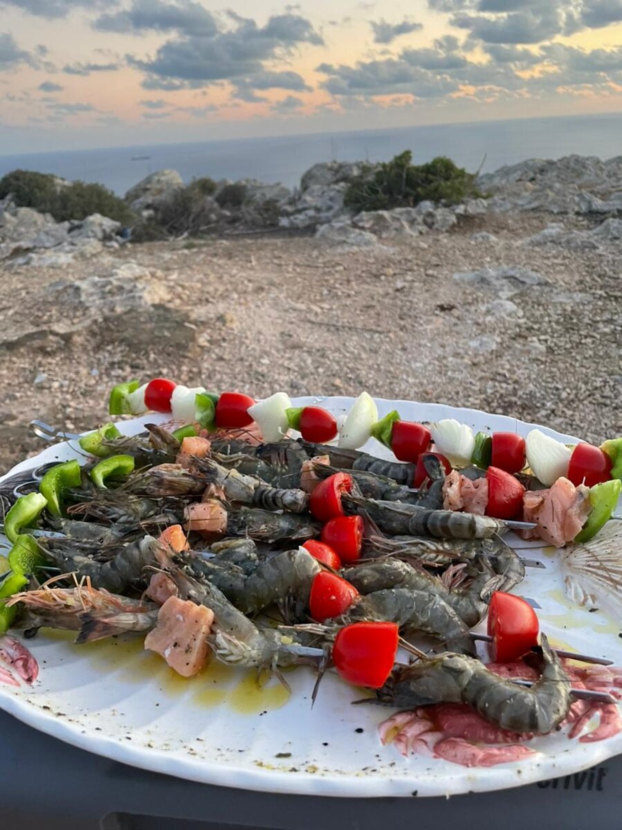 Шашлык из креветок.