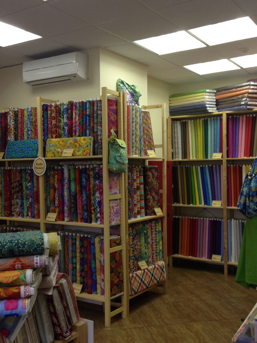 Так чудесно выглядел этот магазин. Апрель 2014 год.Личный архив!