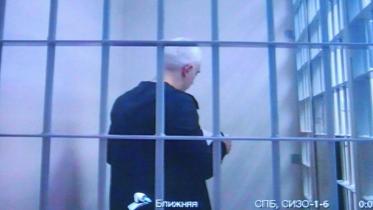     Суд отказался его оправдать.