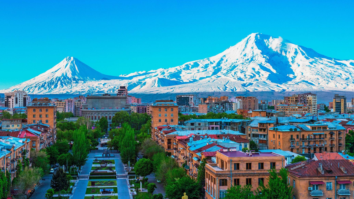 Можно ли ехать в армению. Арарат с каскада Армения. Армения Ереван горы. Арарат из Еревана. Армения Ереван достопримечательности.