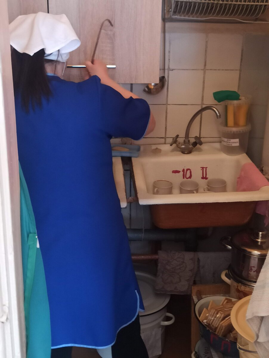 Всё чисто, наливают компот