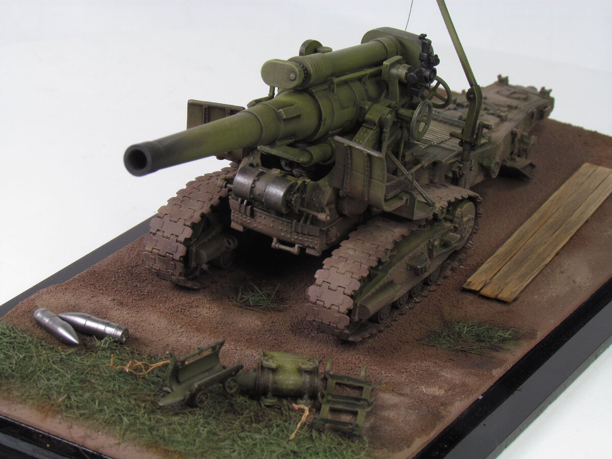 Это орудие отличала не только огневая мощь, но и мобильность, поскольку оно было на гусеничном ходу. 