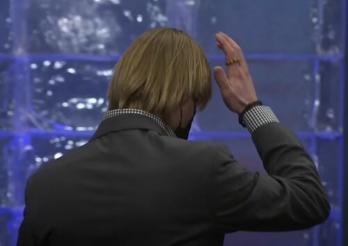 Это самый популярный кадр  Плющенко последних дней. Источник скриншота - youtube , Первый канал