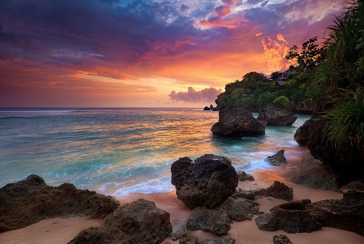 Источник: https://get.wallhere.com/photo/landscape-sunset-sea-bay-rock-nature-shore-sand-clouds-beach-sunrise-evening-morning-coast-horizon-shrubs-cape-dusk-Bali-Indonesia-cloud-dawn-ocean-wave-material-body-of-water-wind-wave-1600x1071-px-701257.jpg