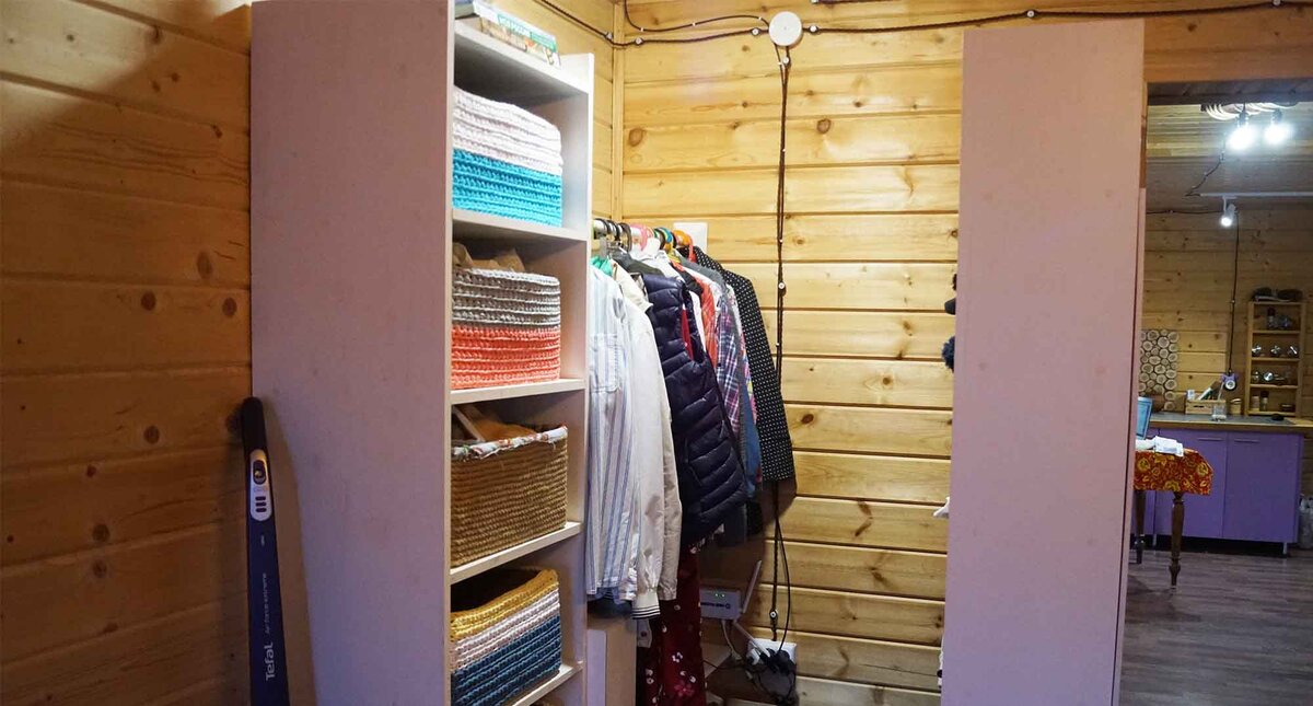 Вот как выглядит заполненный гардероб.