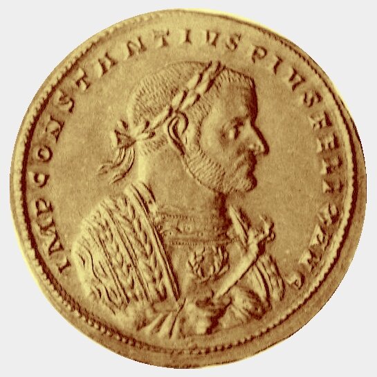  8 солидов Констанция. Монетный двор  Трира. 305/306 годы . Диаметр 41мм, 42,75 г. Коллекция Карлоса де Бейстеги. Источник: Léon Marotte, Public domain, via Wikimedia Commons