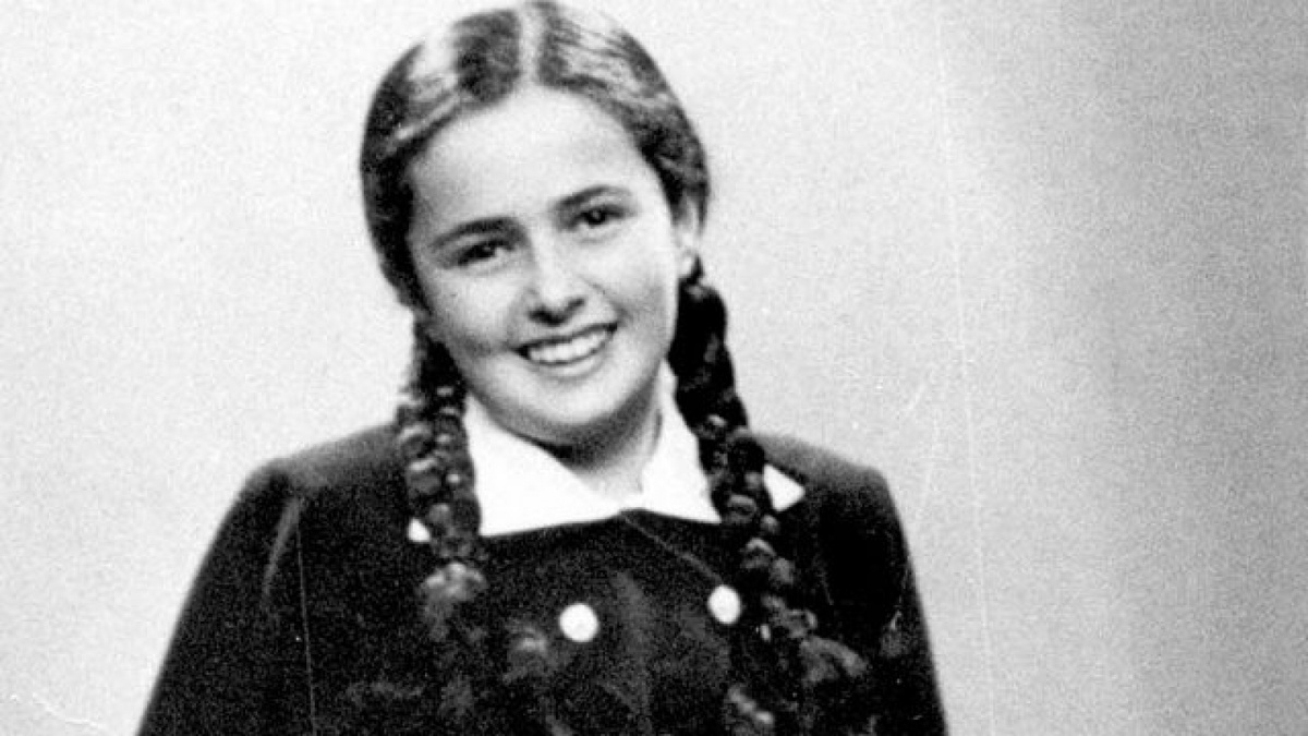 Ева Хейман. 13 лет. Фото сделано за несколько месяцев до того, как её убили в газовой камере.
