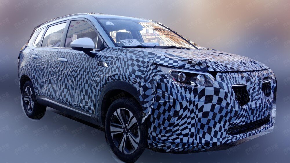 На фото Autohome: новый внедорожник Wuling HongGuang X