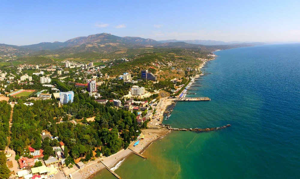 Республика крым курорт. Г Алушта Крым. Крымский берег Алушта. Алушта Крым море. Курорт большая Алушта.