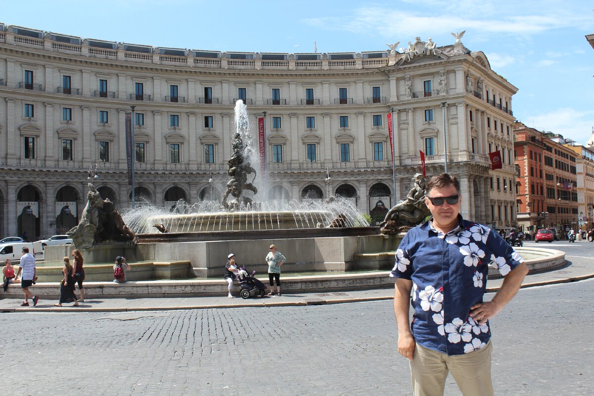 Рим, фонтан Наяды на площади Республики. 