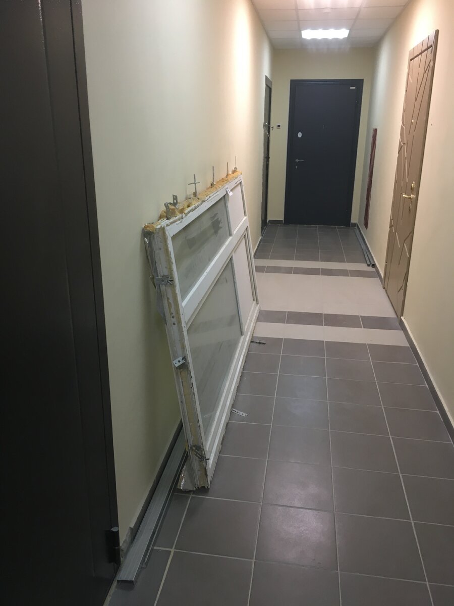 Дверь, которая лежит год