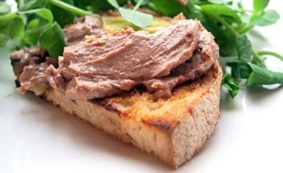 Для канала С.Пудовъ: Рецепт: Быстрый паштет из куриной печени с паприкой, морской солью и черным перцем с ароматом дыма MensPeris