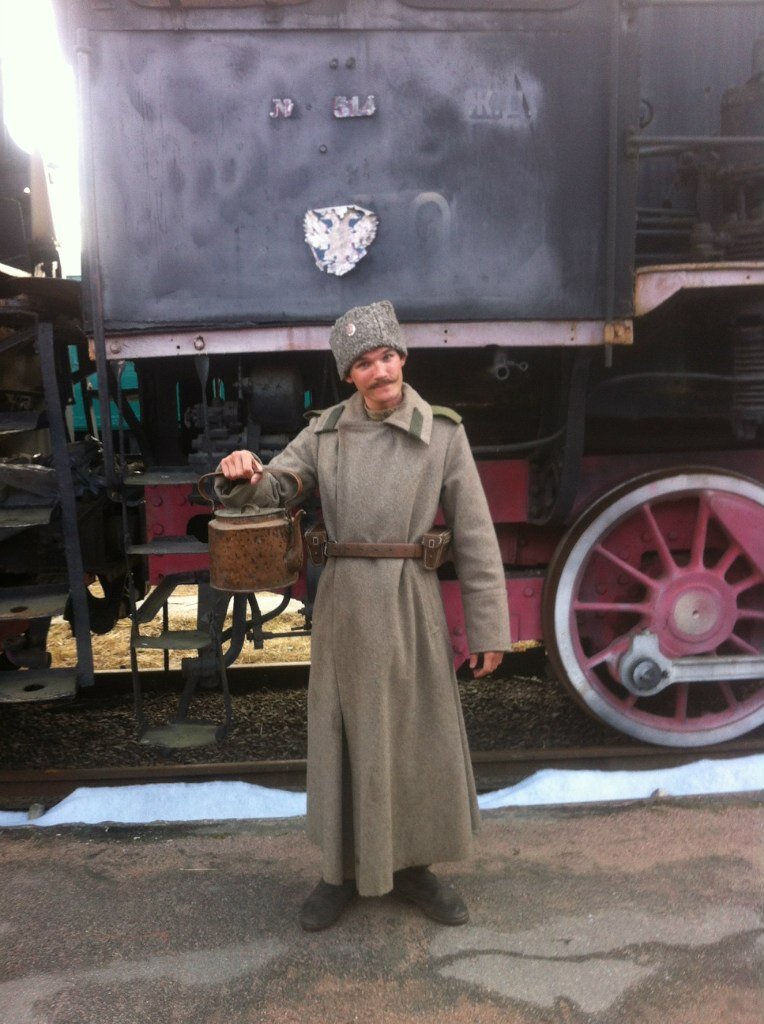 По сюжету снимали зиму, а на самом деле лето июль месяц