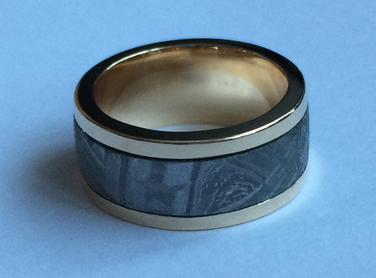 Кольцо из золота и метеорита (Фото автора)