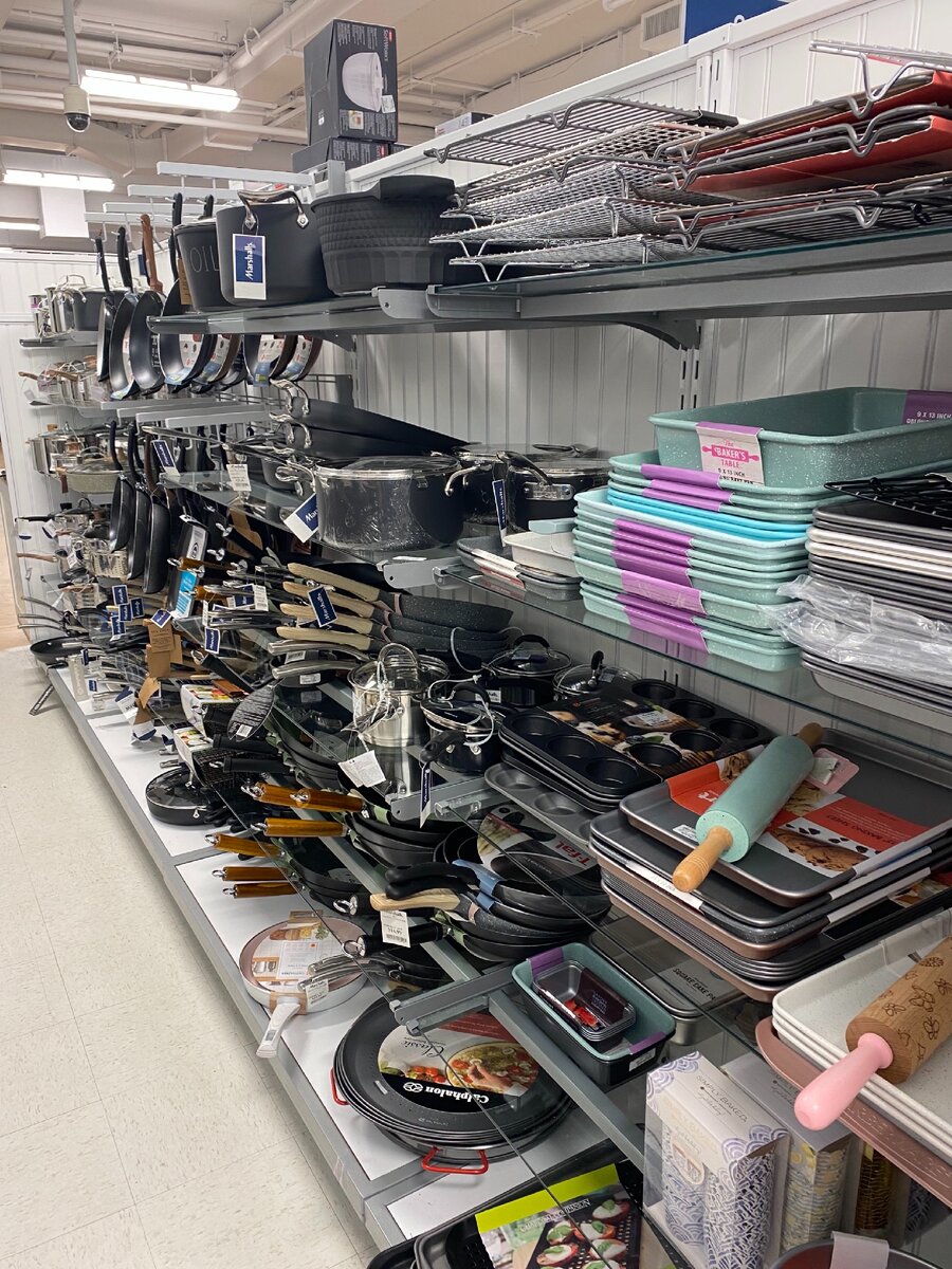 Фото автора. Ассортимент посуды.