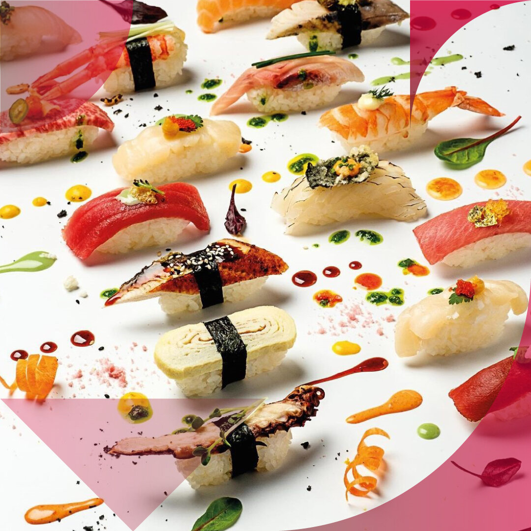 Нигири суши (нигиридзуси) - комок риса с кусочком рыбы или другого  вкусного ингредиента сверху, иногда обвязанное тонкой полоской водорослей нори. "Правильные" нигири должны иметь целостность и держать четкую форму. 