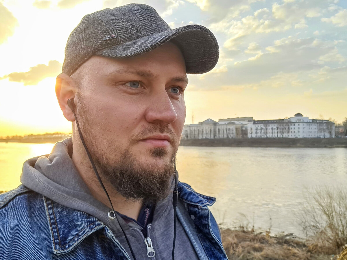 Начал слушать. Дмитрий Кустарниченко. Дмитрий Кустарниченко Тверь. Андрей Кустарниченко. Блогер Дмитрий Кустарниченко в Грузии.