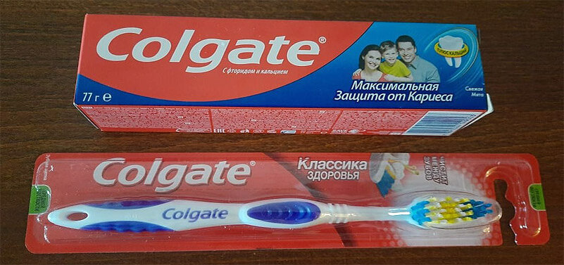 Рекламная паста и зубная щетка