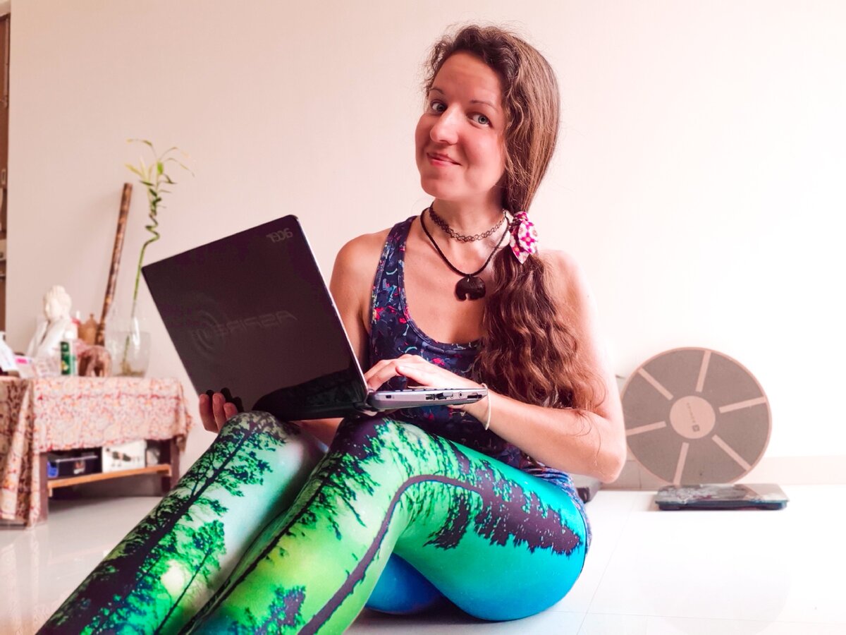 Здрасьте! Это я, Света, автор канала "КругосветкаВанькаСветка"