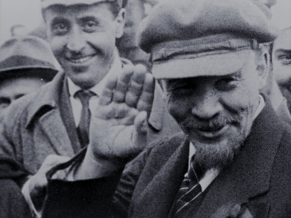 Слухи о том, что Ленин был немецким шпионом, впервые появились в Петрограде после Февральской революции.