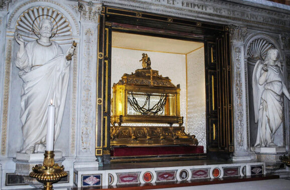 Железные цепи, которыми был скован святой Петр